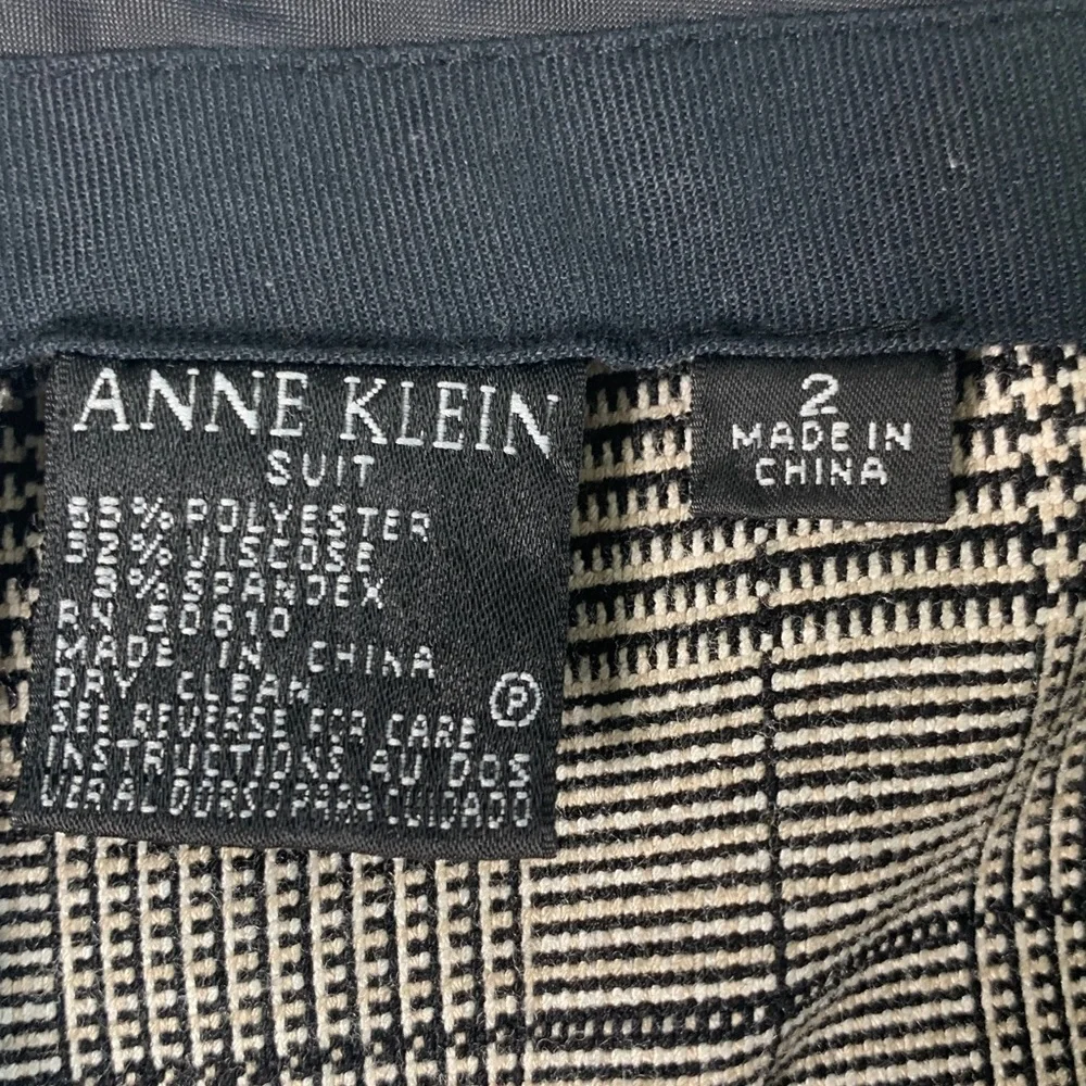 Anne Klein plaid and houndstooth print black and gray 2 piece suit size 2